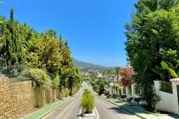 Aloha Forest Nueva Andalucia Marbella – luxe woonwijk met groene lanen en uitzicht op de bergen